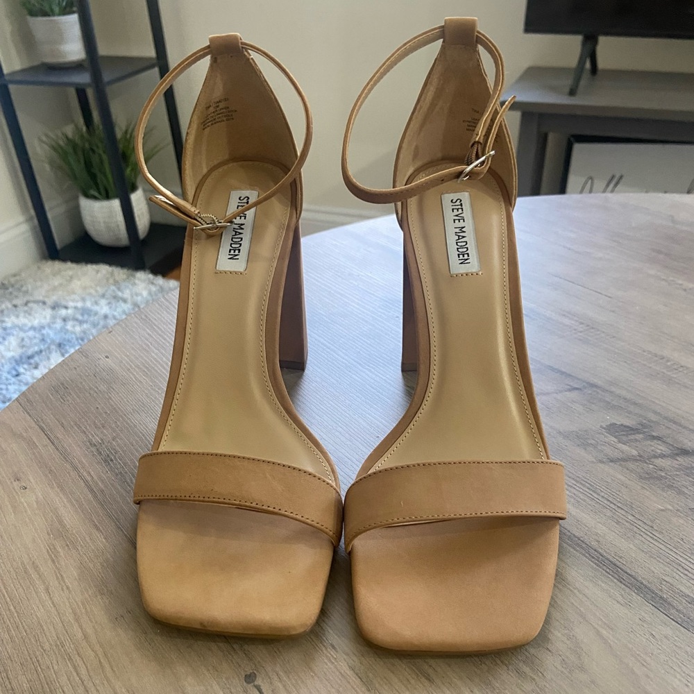 Steve Madden Camel Pumps